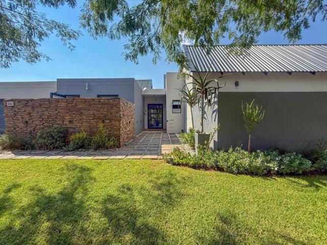 3 Bedroom House in Leloko