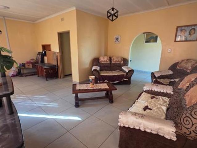 3 Bedroom House in Lemoendraai