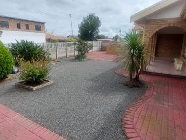 3 Bedroom House in Lennoxton