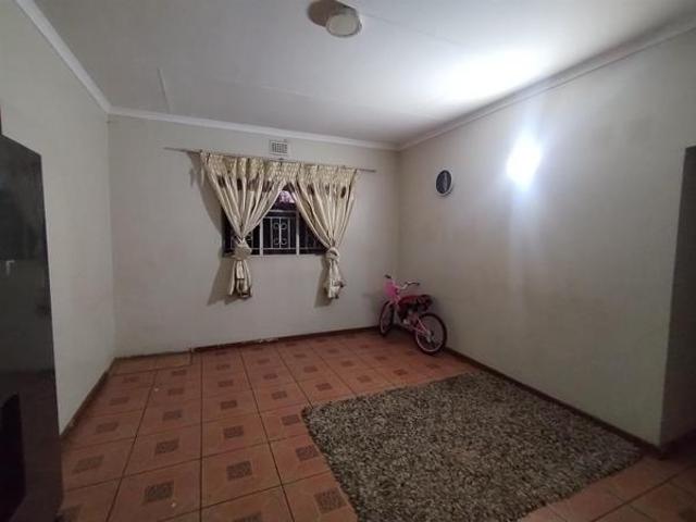 3 Bedroom House in Lennoxton