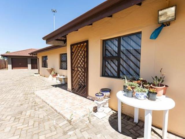 3 Bedroom House in Lennoxton