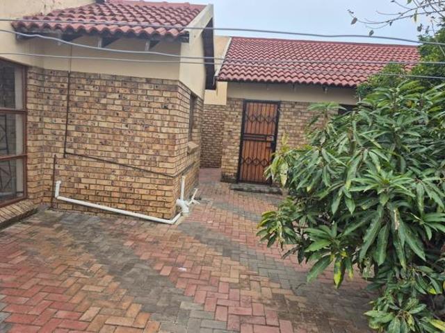 3 Bedroom House in Lesedi Park