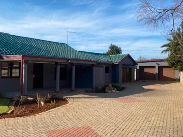 3 Bedroom House in Lindene