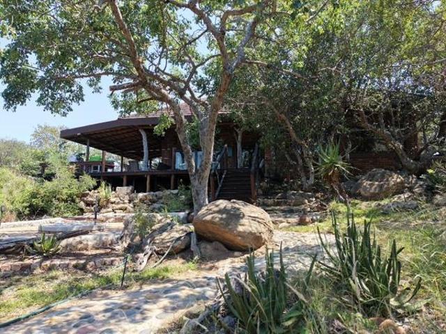 3 Bedroom House in Lissataba Private Nature Reserve