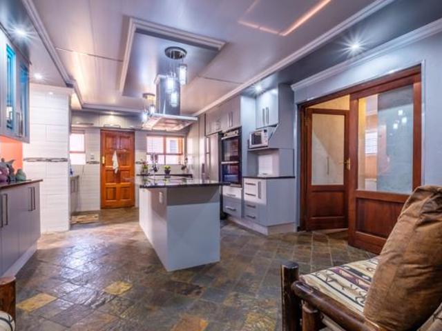 3 Bedroom House in Mount Amanzi