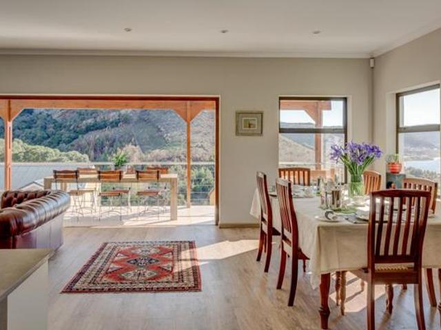 4 Bedroom House in Mount Pleasant