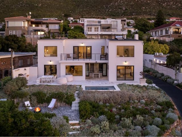 3 Bedroom House in Mountainside