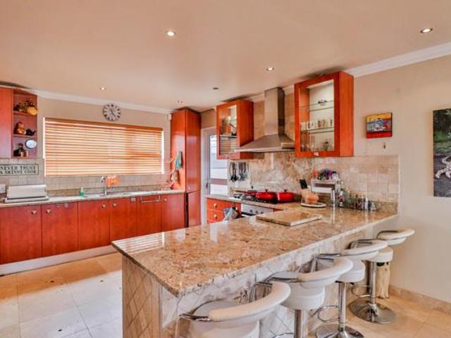 3 Bedroom House in Mountainside