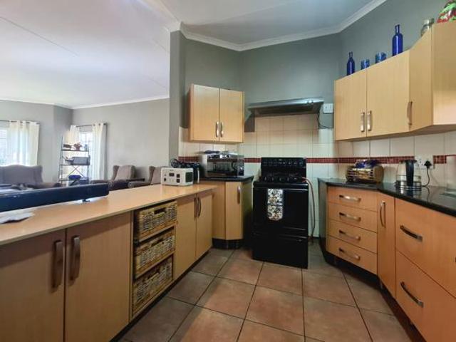3 Bedroom House in Model Park
