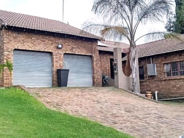 3 Bedroom House in Model Park