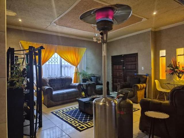 3 Bedroom House in Mohlakeng