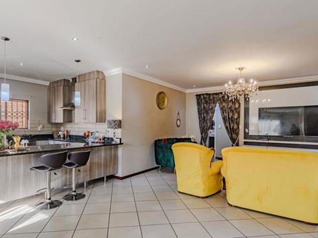 3 Bedroom House in Monavoni