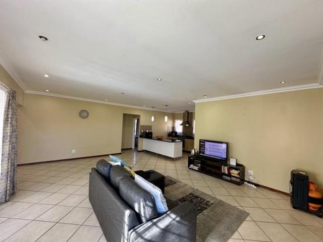 3 Bedroom House in Monavoni
