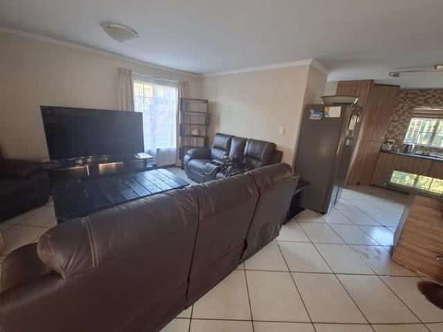 3 Bedroom House in Montana Park