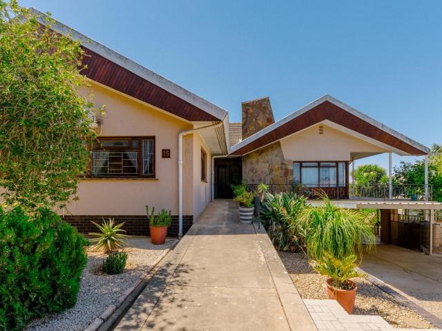 3 Bedroom House in Moorreesburg