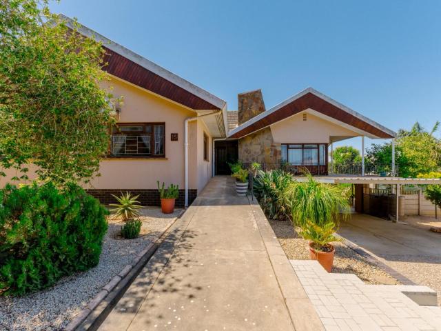 3 Bedroom House in Moorreesburg