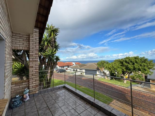 3 Bedroom House in Mossel Bay Golf Estate