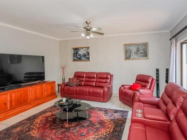 3 Bedroom House in Magalies Golf Estate
