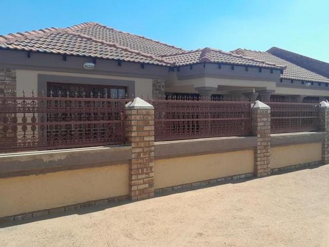 3 Bedroom House in Mahlasedi Park