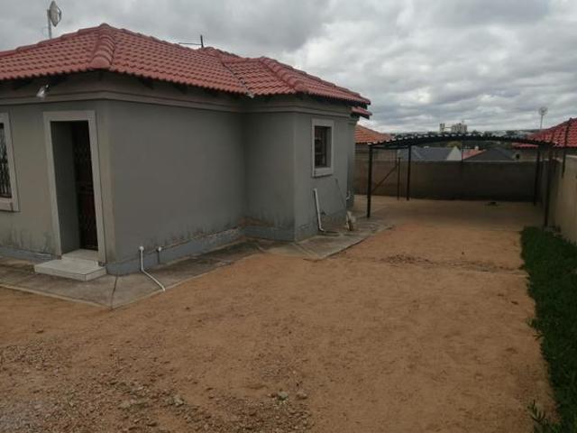 3 Bedroom House in Mahlasedi Park