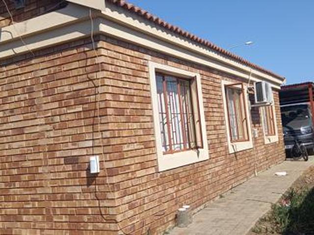 3 Bedroom House in Mahlasedi Park