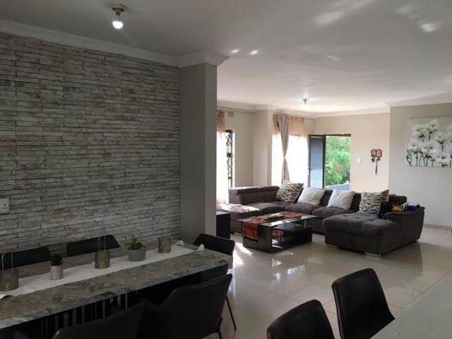 3 Bedroom House in Manaba Beach