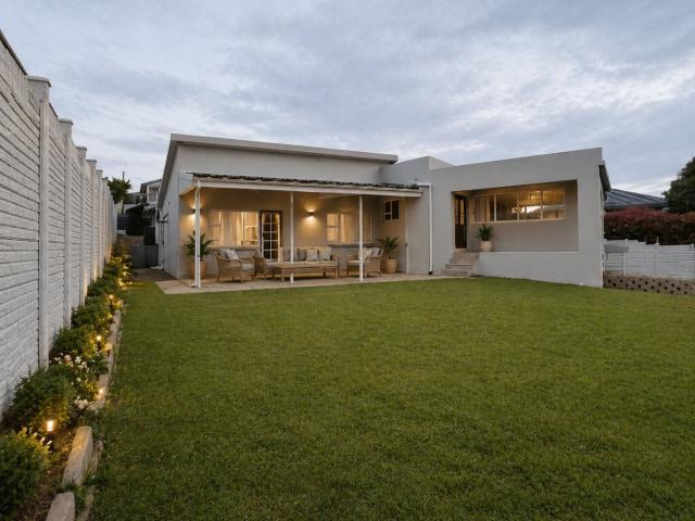 3 Bedroom House in Manaba Beach