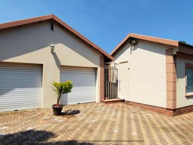 3 Bedroom House in Manaba Beach