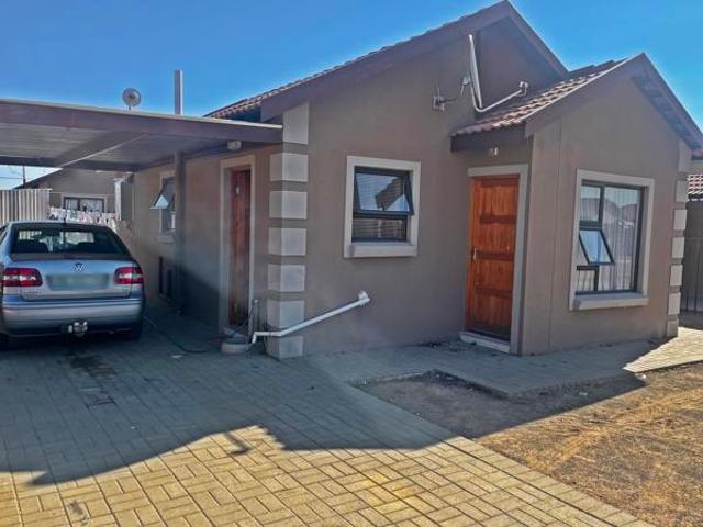 3 Bedroom House in Mandela View