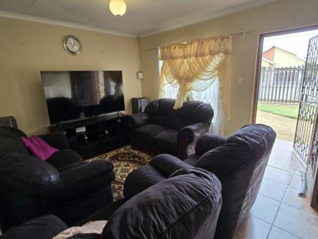 3 Bedroom House in Mandela View