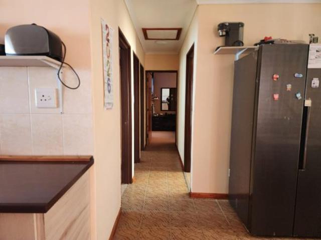 3 Bedroom House in Mandela View