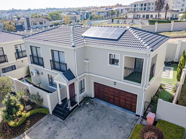3 Bedroom House in Maroeladal