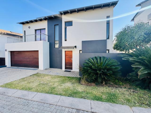 3 Bedroom House in Maroeladal