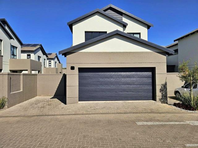 3 Bedroom House in Maroeladal