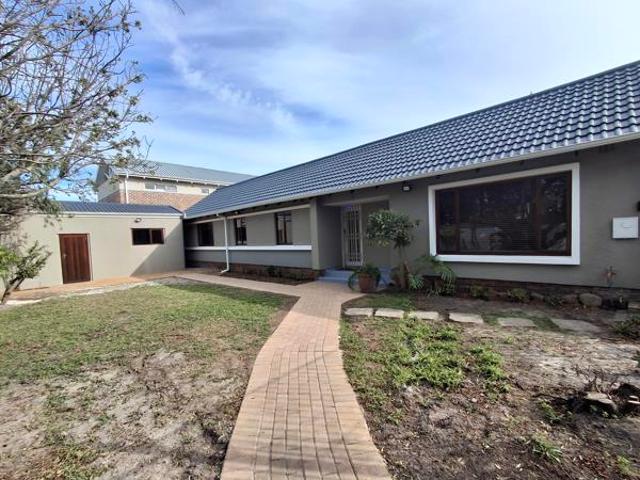3 Bedroom House in Meadowridge