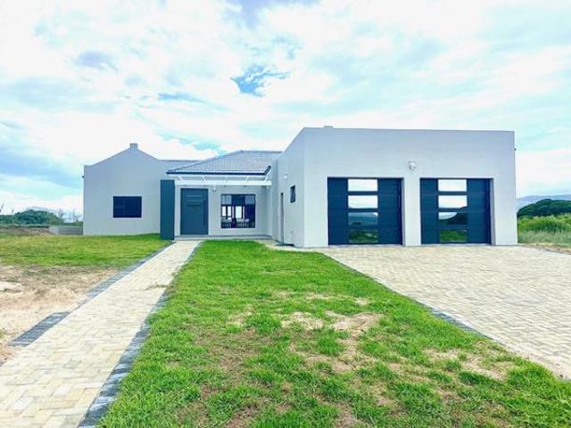 3 Bedroom House in Meerenbosch