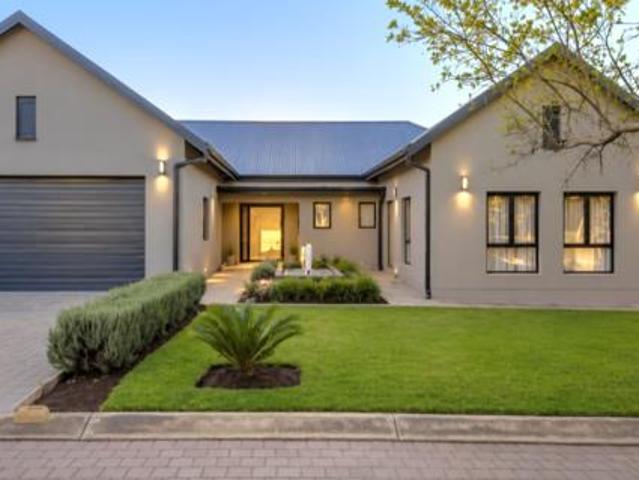 3 Bedroom House in Meerhof