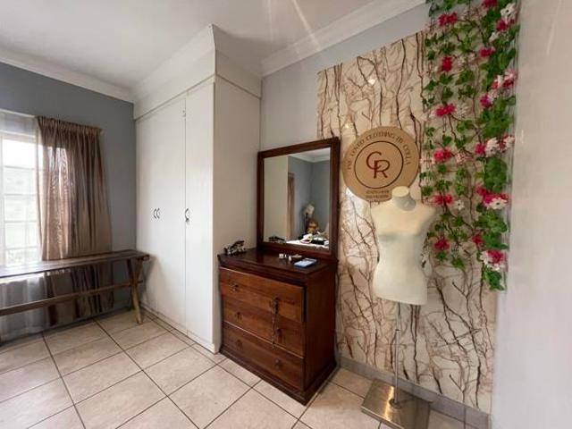 3 Bedroom House in Meerhof
