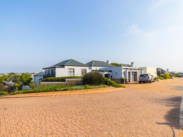 3 Bedroom House in Melkbosstrand