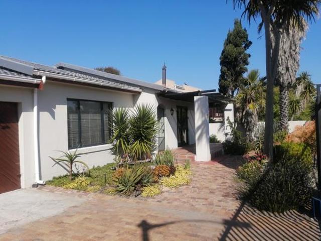 3 Bedroom House in Melkbosstrand