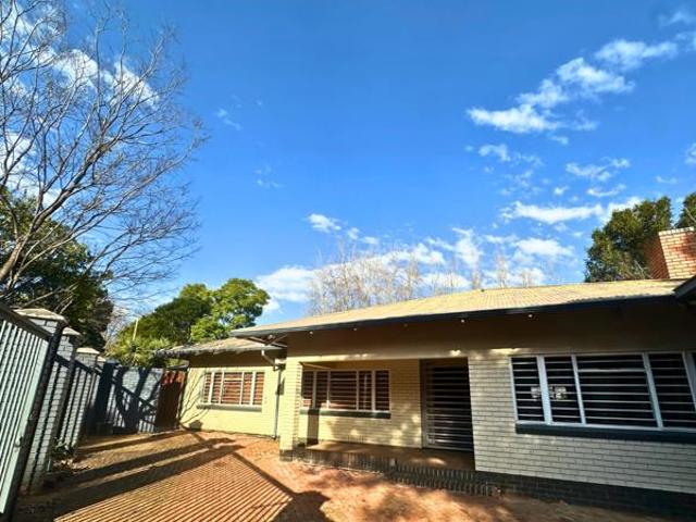 3 Bedroom House in Menlo Park