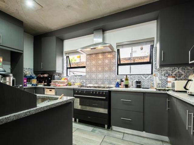 3 Bedroom House in Menlo Park