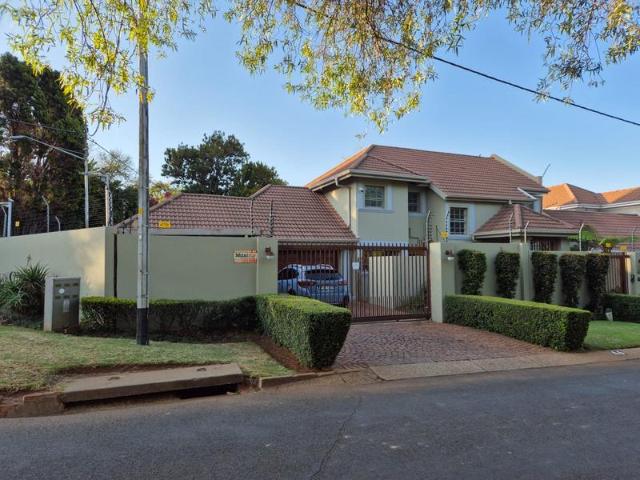 3 Bedroom House in Menlo Park