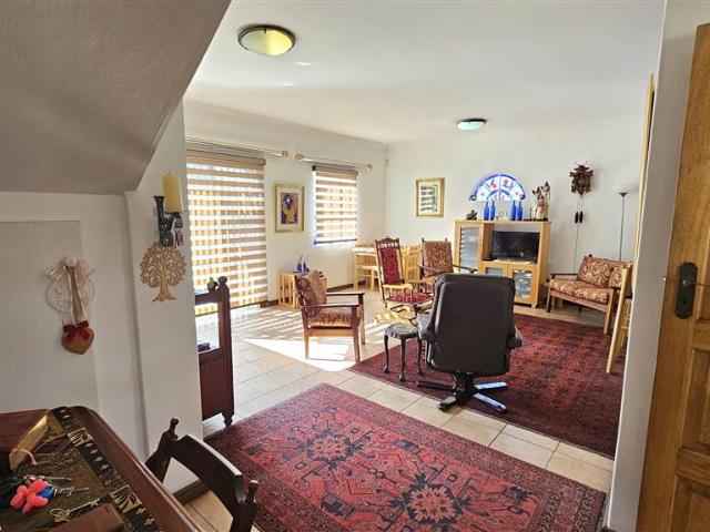 3 Bedroom House in Menlo Park