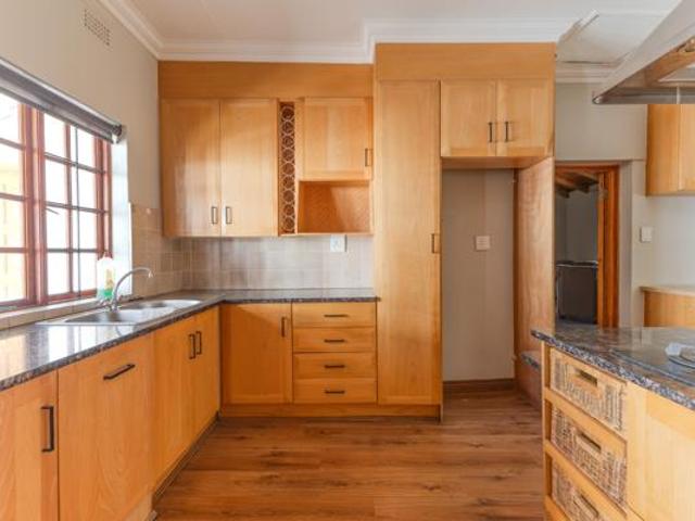 3 Bedroom House in Menlo Park