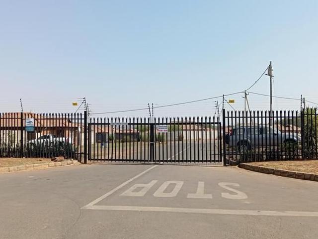 3 Bedroom House in Midrand Village, in Clayville