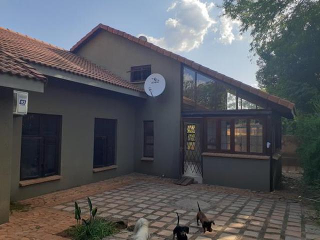3 Bedroom House in Murrayfield
