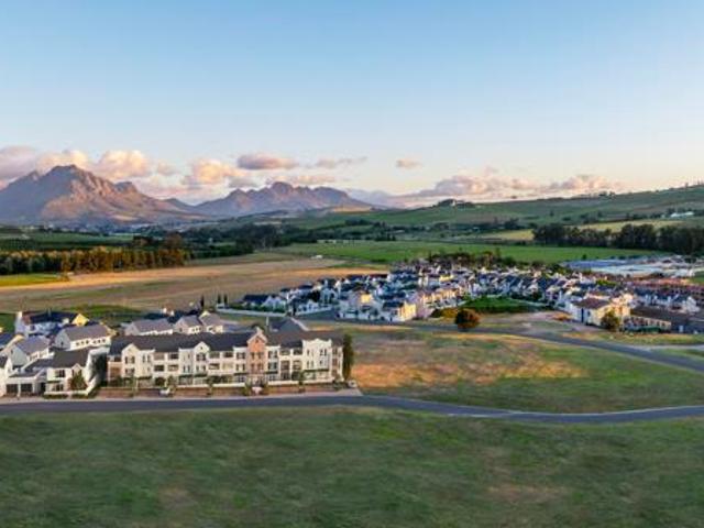 3 Bedroom House in Nooitgedacht Village