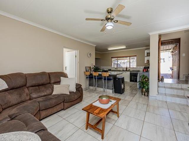 3 Bedroom House in Noordheuwel