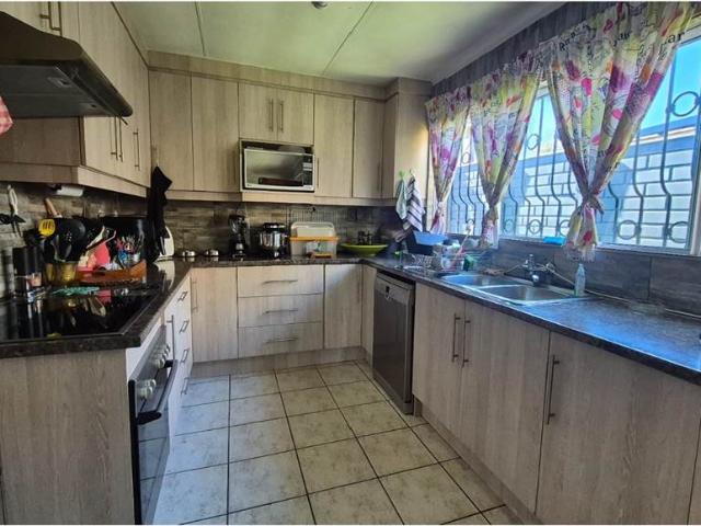3 Bedroom House in Noordheuwel